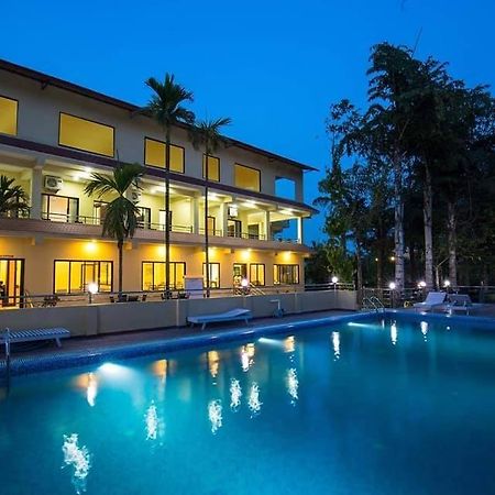 Hotel Rainforest Sauraha Dış mekan fotoğraf