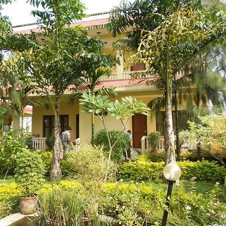 Hotel Rainforest Sauraha Dış mekan fotoğraf