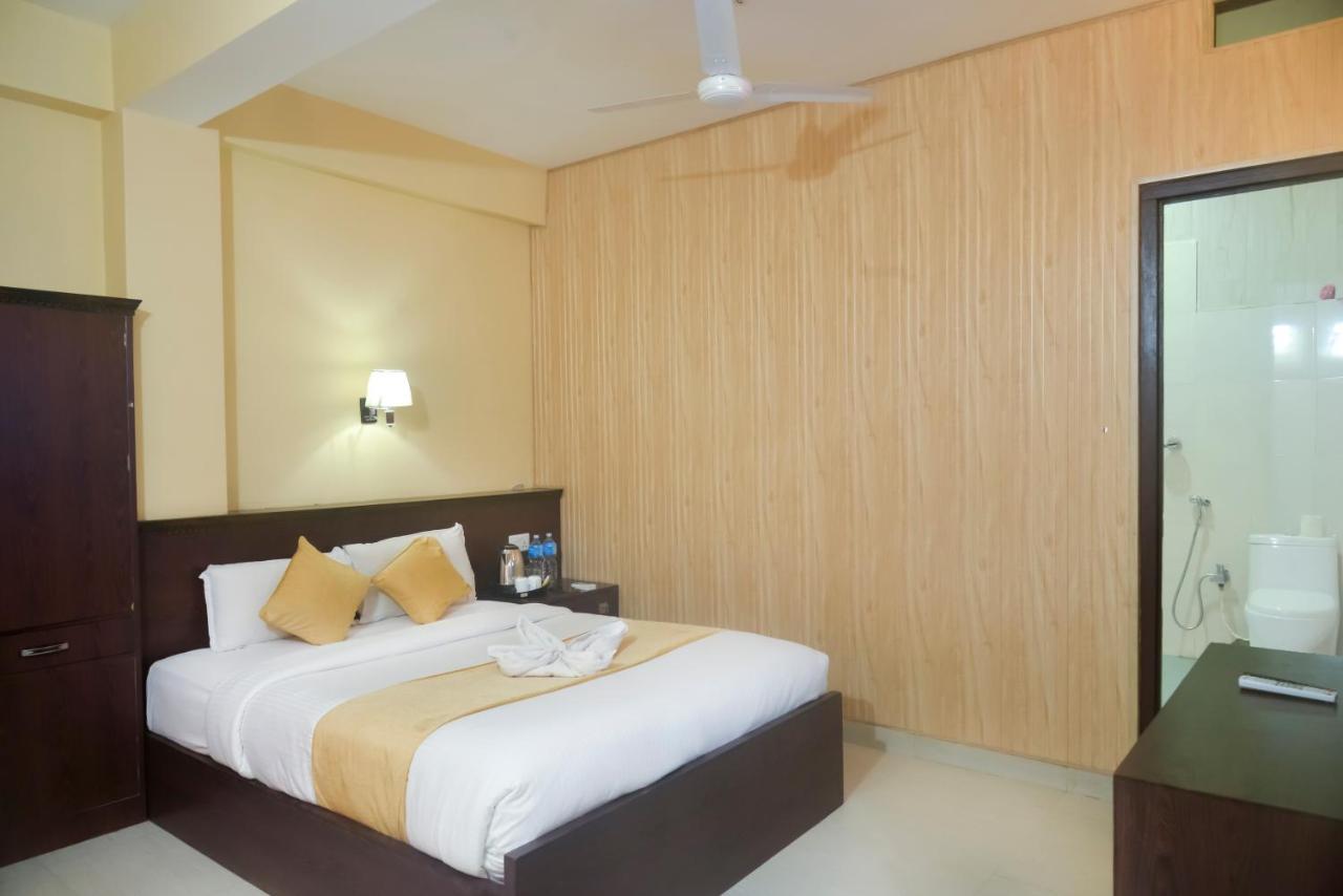 Hotel Rainforest Sauraha Dış mekan fotoğraf