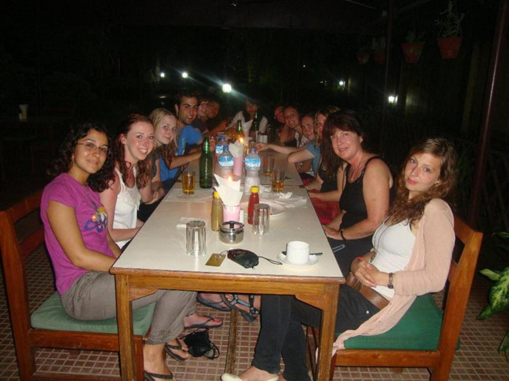 Hotel Rainforest Sauraha Dış mekan fotoğraf