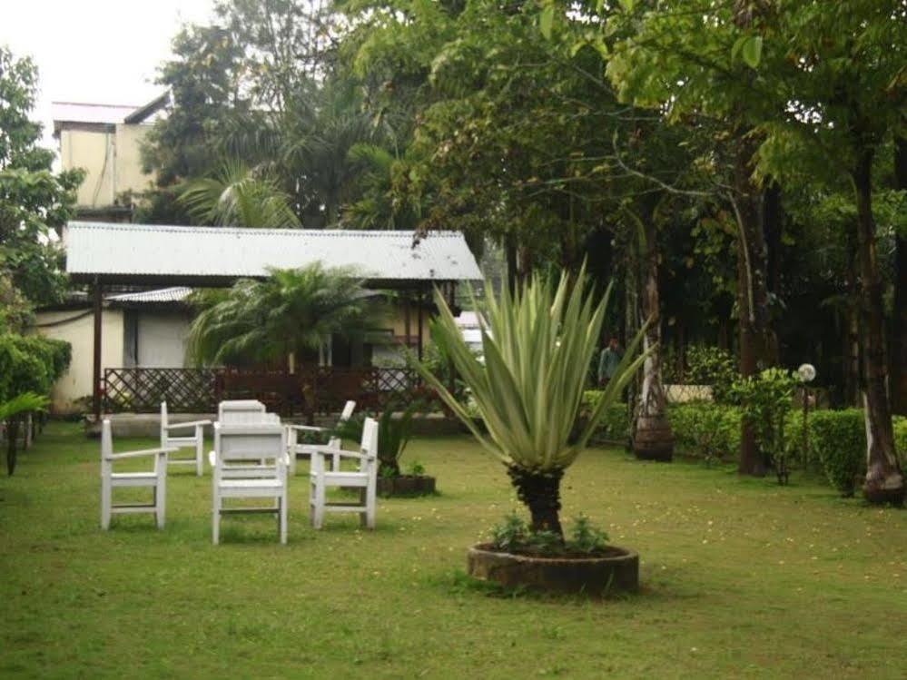 Hotel Rainforest Sauraha Dış mekan fotoğraf