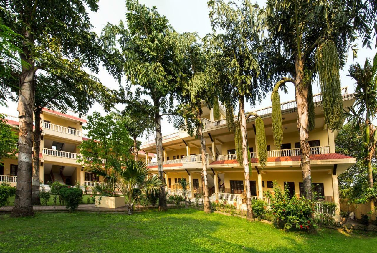 Hotel Rainforest Sauraha Dış mekan fotoğraf
